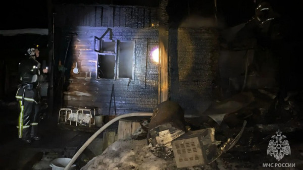 Четыре человека погибли при пожаре в частном доме в Ханты-Мансийске Четыре человека погибли при пожаре в частном доме в Ханты-Мансийске