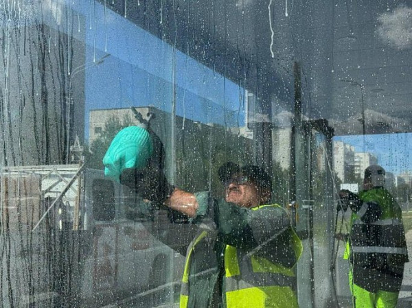 В Сургуте стартовала очистка остановочных павильонов В Сургуте стартовала очистка остановочных павильонов