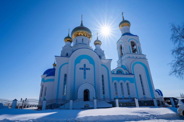 Руслан Кухарук осмотрел стройплощадку Храма в честь Казанской иконы Божией Матери в Сургутском районе