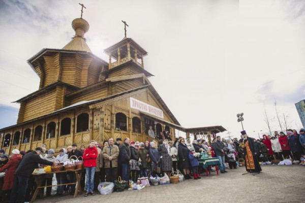 Почти 40 тысяч жителей Сургута отметили Пасху в храмах Почти 40 тысяч жителей Сургута отметили Пасху в храмах