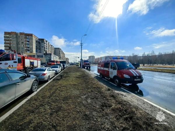 Огнеборцы МЧС Югры ликвидировали пожар в коммерческих помещениях в Сургуте