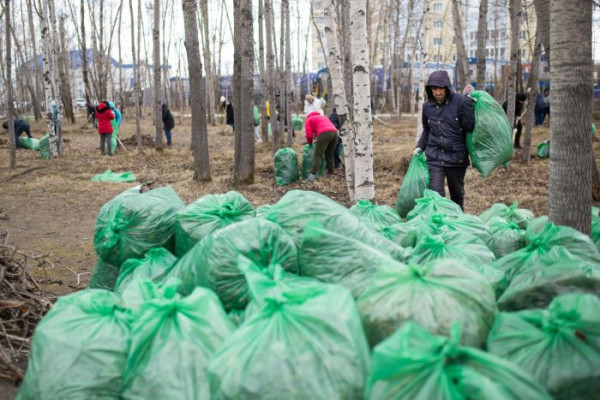 ​В Сургуте стартовали субботники ко Дню Победы