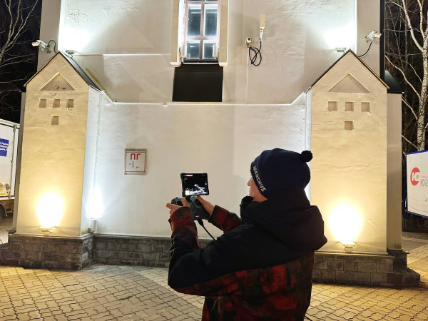 В ночь с 11 на 12 апреля окружная телерадиокомпания &laquo;Югра&raquo; показала в прямом эфире Пасхальное богослужение, которое в Кафедральном соборе Воскресения Христова провёл митрополит Ханты-Мансийский и Сургутский Павел