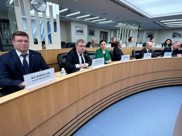 Сегодня в Думу Сургута приехали коллеги из Нижневартовска, чтобы принять участие в работе &laquo;круглого стола&raquo; по инициативным проектам