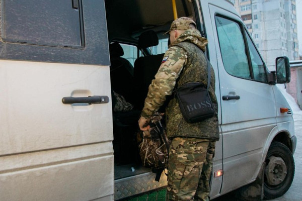 Военнослужащий вернулся домой в ХМАО из украинского плена Военнослужащий вернулся домой в ХМАО из украинского плена