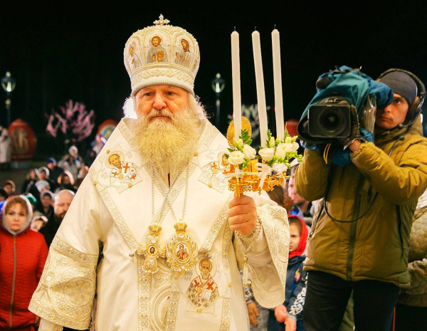 В ночь с 11 на 12 апреля окружная телерадиокомпания &laquo;Югра&raquo; показала в прямом эфире Пасхальное богослужение, которое в Кафедральном соборе Воскресения Христова провёл митрополит Ханты-Мансийский и Сургутский Павел