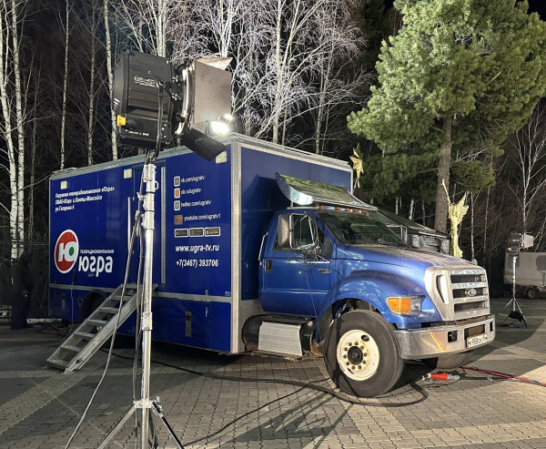 В ночь с 11 на 12 апреля окружная телерадиокомпания &laquo;Югра&raquo; показала в прямом эфире Пасхальное богослужение, которое в Кафедральном соборе Воскресения Христова провёл митрополит Ханты-Мансийский и Сургутский Павел