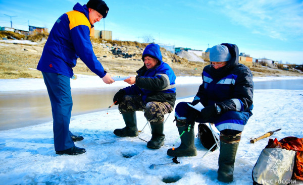 МЧС Югры предупреждает об опасности тонкого льда МЧС Югры предупреждает об опасности тонкого льда