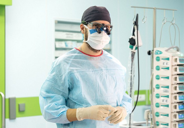 Врачи Сургута временно остановили сердце ребенка в ходе сложнейшей операции