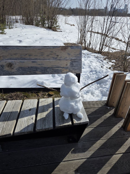 В апреле сургутяне продолжают наслаждаться зимними забавами