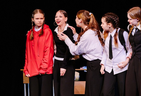 Детская студия «Фантазеры» в Сургуте показала спектакль о смелости быть собой Детская студия «Фантазеры» в Сургуте показала спектакль о смелости быть собой