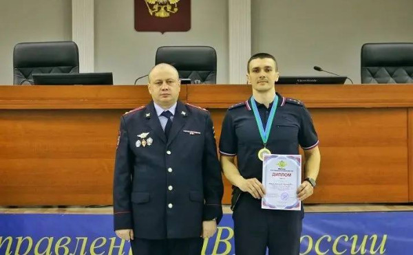 В Ханты-Мансийске прошли соревнования по служебному двоеборью и лыжным гонкам среди сотрудников МВД