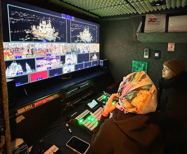 В ночь с 11 на 12 апреля окружная телерадиокомпания &laquo;Югра&raquo; показала в прямом эфире Пасхальное богослужение, которое в Кафедральном соборе Воскресения Христова провёл митрополит Ханты-Мансийский и Сургутский Павел