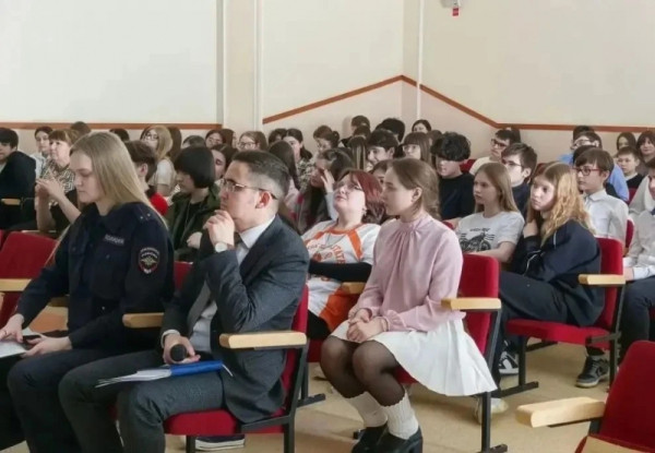 В Сургутском районе прошли просветительские встречи по профилактике коррупции в школах муниципалитета В Сургутском районе прошли просветительские встречи по профилактике коррупции в школах муниципалитета