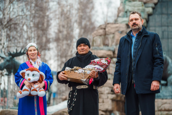 Вороний день в Ханты-Мансийске собрал тысячи гостей и подарил праздник первой семье коренных народов 2026 года