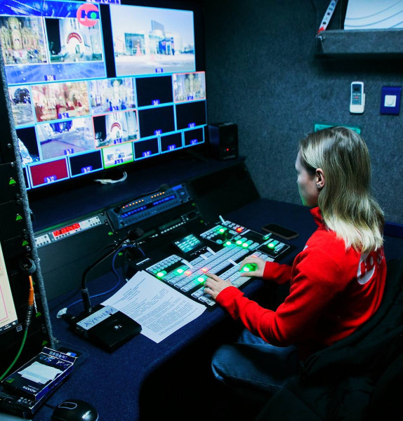 В ночь с 11 на 12 апреля окружная телерадиокомпания &laquo;Югра&raquo; показала в прямом эфире Пасхальное богослужение, которое в Кафедральном соборе Воскресения Христова провёл митрополит Ханты-Мансийский и Сургутский Павел