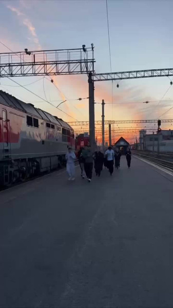 Подготовка везде: югорские бойцы муайтай устроили тренировку на перроне