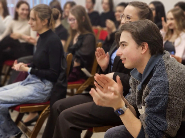 Легенда русской оперы дала уроки вокала студентам из Сургута