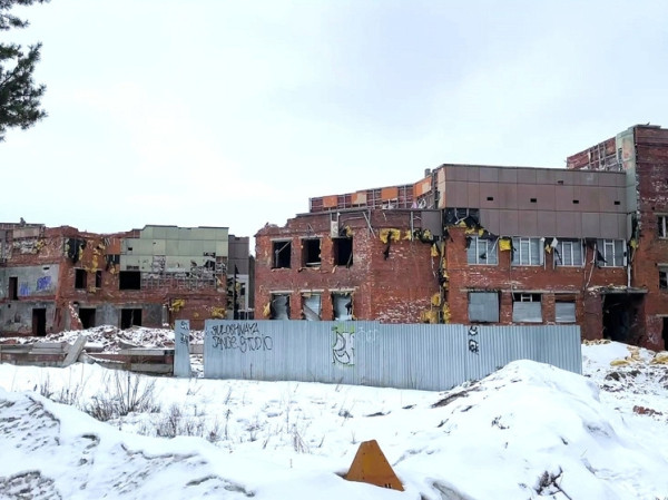 В Сургуте сносят недостроенный морг для возведения на территории нового корпуса медфакультета СурГУ