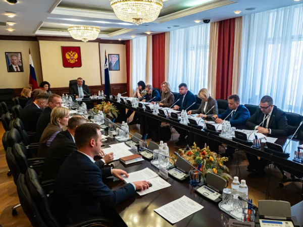 Василий Филипенко провел заседание Комитета по социальному развитию