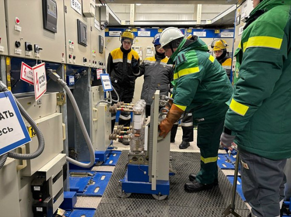 В учебном центре Нефтеюганска начали готовить электромонтеров