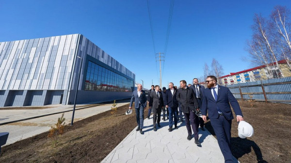 Руслан Кухарук приехал с проверкой на строящиеся соцобъекты Нефтеюганска