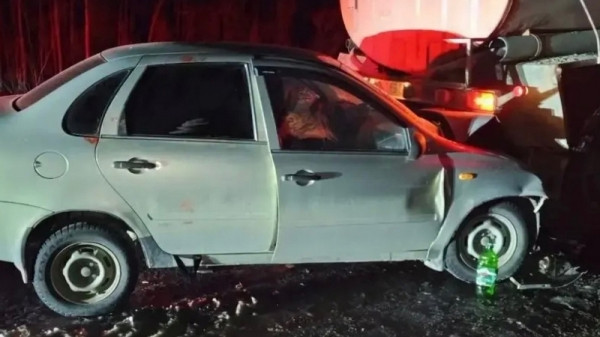 Пассажир легковушки пострадал в ДТП с КАМАЗом на трассе в Югре