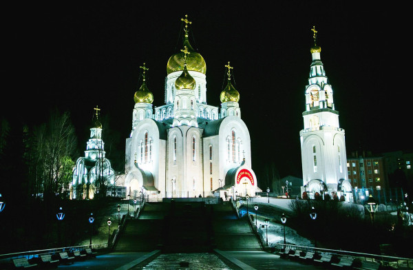 В ночь с 11 на 12 апреля окружная телерадиокомпания &laquo;Югра&raquo; показала в прямом эфире Пасхальное богослужение, которое в Кафедральном соборе Воскресения Христова провёл митрополит Ханты-Мансийский и Сургутский Павел