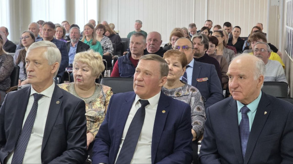 В Сургуте поздравили ветеранов органов внутренних дел и отметили их заслуги