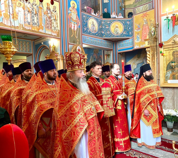 В Нефтеюганск доставили частицу Благодатного огня.