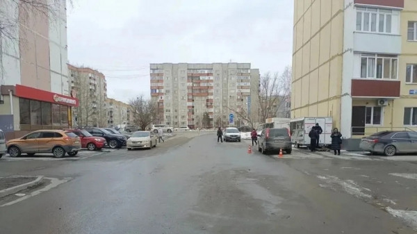 В Сургуте водитель &laquo;Ниссан&raquo; сбил женщину в жилой зоне