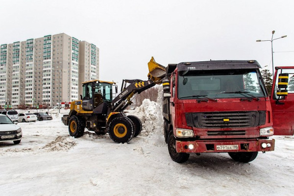 Этой зимой в Сургуте штрафовали за невывоз снега в 2 раза реже прошлого года