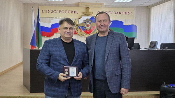 В Сургуте поздравили ветеранов органов внутренних дел и отметили их заслуги