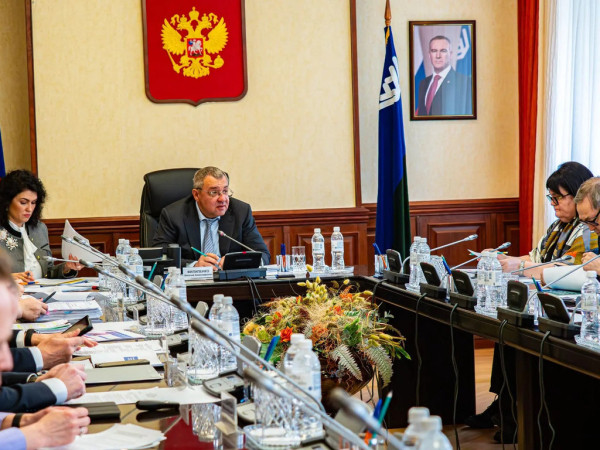 Василий Филипенко провел заседание Комитета по социальному развитию