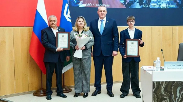 Руслан Кухарук наградил девятиклассника, предотвратившего нападение в гимназии