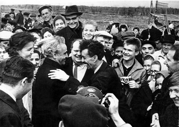 Уважаемые геологи и ветераны отрасли! От всей души поздравляю вас с профессиональным праздником! Уважаемые геологи и ветераны отрасли! От всей души поздравляю вас с профессиональным праздником!