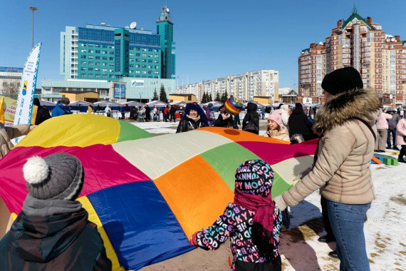 В Сургуте более 10 тысяч человек вышли встречать Красную горку