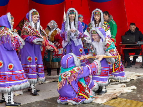 Игорь Бруслиновский посетил праздник национальных видов спорта в Тром-Агане Игорь Бруслиновский посетил праздник национальных видов спорта в Тром-Агане
