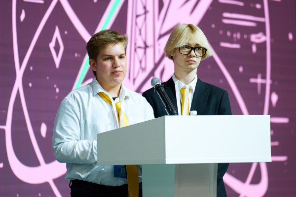 130 школьников из 14 регионов защитили проекты перед экспертами нефтяной отрасли в Ханты-Мансийске 130 школьников из 14 регионов защитили проекты перед экспертами нефтяной отрасли в Ханты-Мансийске