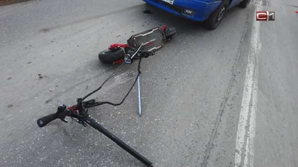 В Сургуте подросток на электросамокате попал под машину