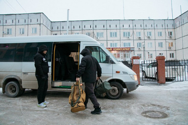 В ХМАО 105 иностранцев получили гражданство за военную службу на СВО