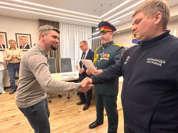 Сегодня я вместе со своим другом гвардии-сержантом, командиром медицинского взвода, ветераном СВО Алексеем Двуличанским вручил восемь медалей &laquo;За содействие СВО&raquo;, которые нам передали бойцы войсковой части 34491 (г. Макеевка)