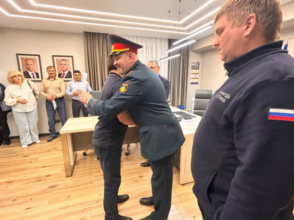 Сегодня я вместе со своим другом гвардии-сержантом, командиром медицинского взвода, ветераном СВО Алексеем Двуличанским вручил восемь медалей &laquo;За содействие СВО&raquo;, которые нам передали бойцы войсковой части 34491 (г. Макеевка)