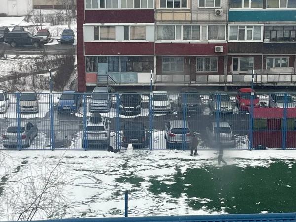 Сургутские дети &mdash; самые оптимистичные люди в мире: пока взрослые грустят из-за прогноза погоды, детвора вовсю радуется внезапной зиме посреди мая
