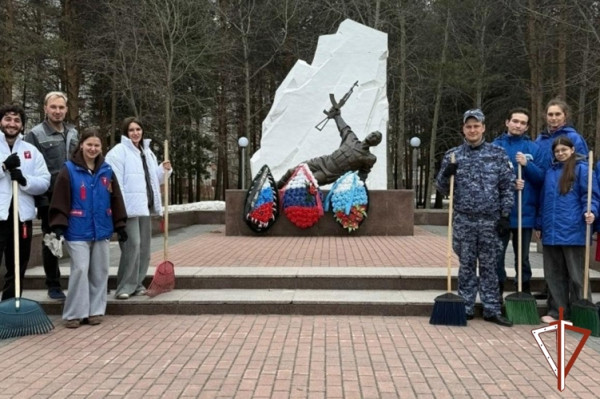 В Югре Росгвардия присоединилась к Всероссийской акции &laquo;Чистый обелиск&raquo; и провела экологические субботники
