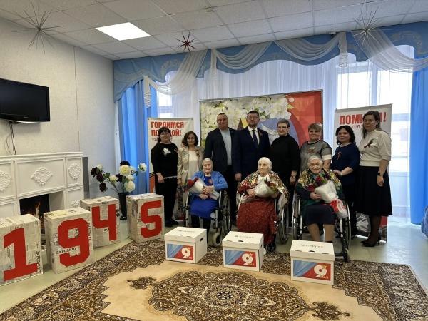 В преддверии 81-ой годовщины Победы в Великой Отечественной войне в Сургуте поздравили участников трудового фронта и бывших несовершеннолетних узников концлагерей