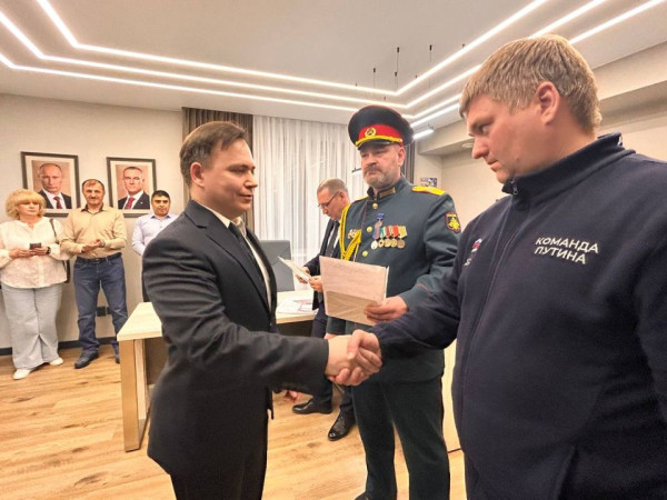 Сегодня я вместе со своим другом гвардии-сержантом, командиром медицинского взвода, ветераном СВО Алексеем Двуличанским вручил восемь медалей &laquo;За содействие СВО&raquo;, которые нам передали бойцы войсковой части 34491 (г. Макеевка)
