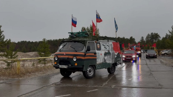 Десятки машин отправились в автопробег по населенным пунктам Сургутского района