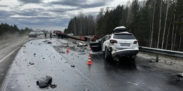 На трассе &laquo;Тюмень &mdash; Ханты?Мансийск&raquo; в массовом ДТП пострадали жители Сургута