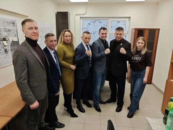 Депутат Думы Югры Дмитрий Аксёнов высоко оценил работу ТОС &laquo;Александрия&raquo; и центра &laquo;Формат&raquo; в Сургуте